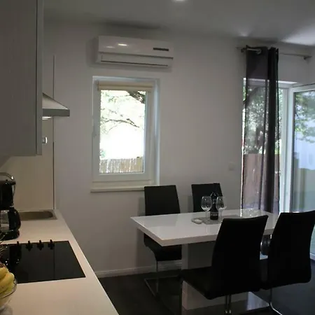 Apartment Apartments Holiday Baska Voda