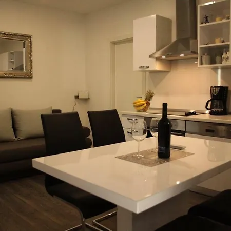 Apartment Apartments Holiday Baska Voda *