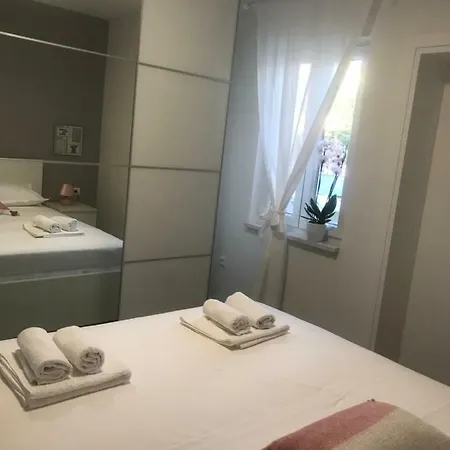 Apartments Holiday Baska Voda