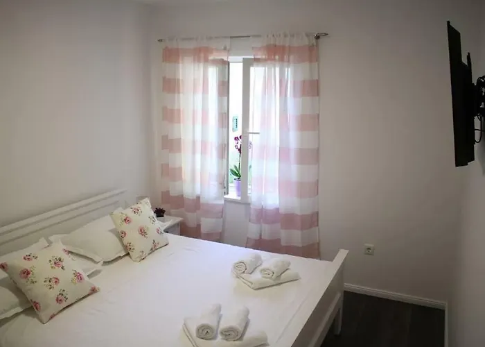 Apartments Holiday Baska Voda *