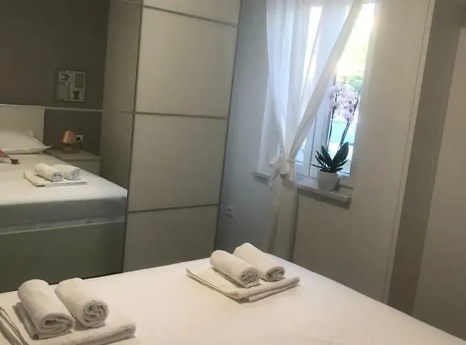 Apartments Holiday Baska Voda